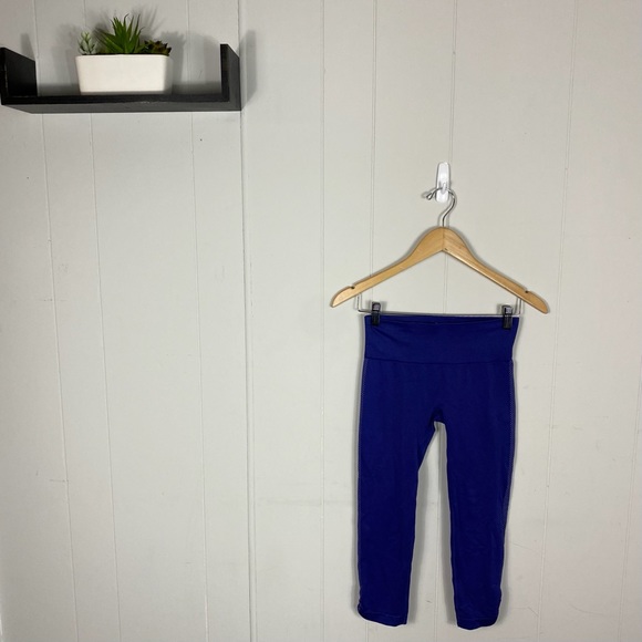 🛍2/$20: CHAMPION Cropped Compression Leggings - Picture 3 of 10